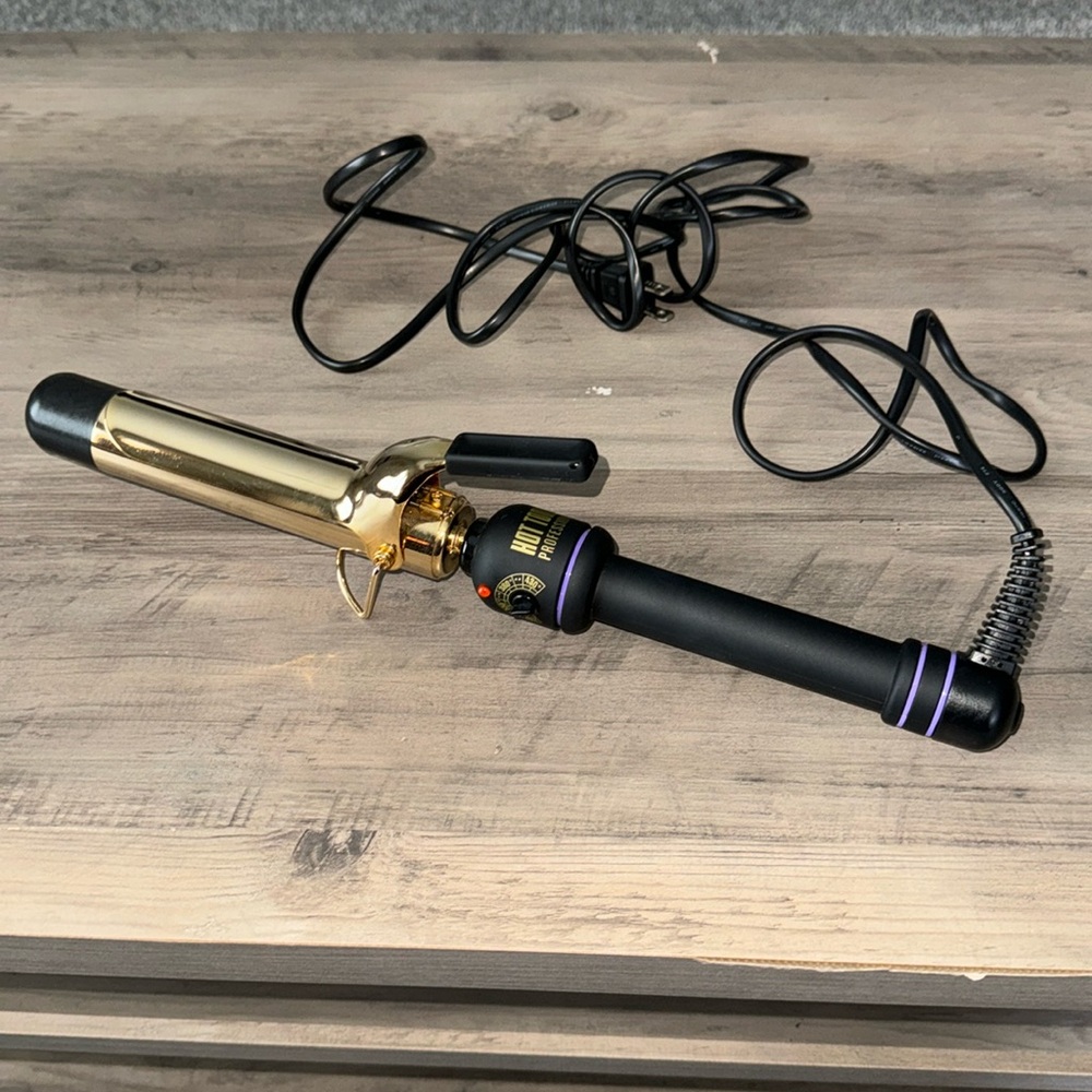 NWOT Hot Tools gold curling iron 1 1/4 inch barrel